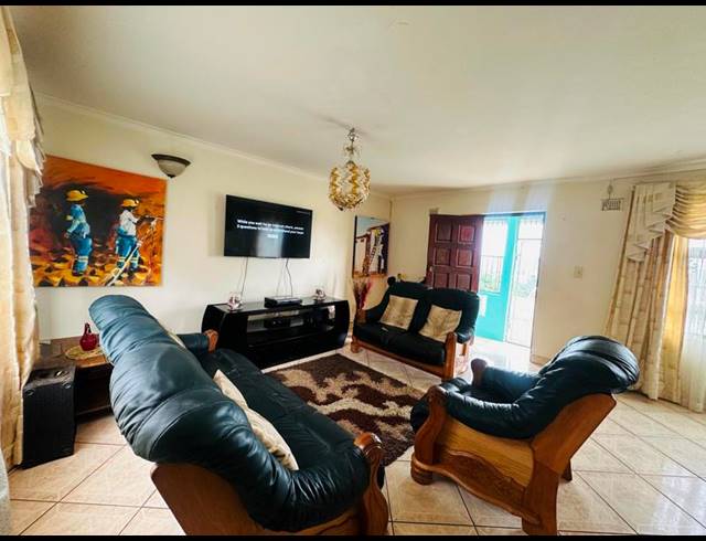 3 BEDROOM HOUSE FOR SALE IN UMLAZI Z